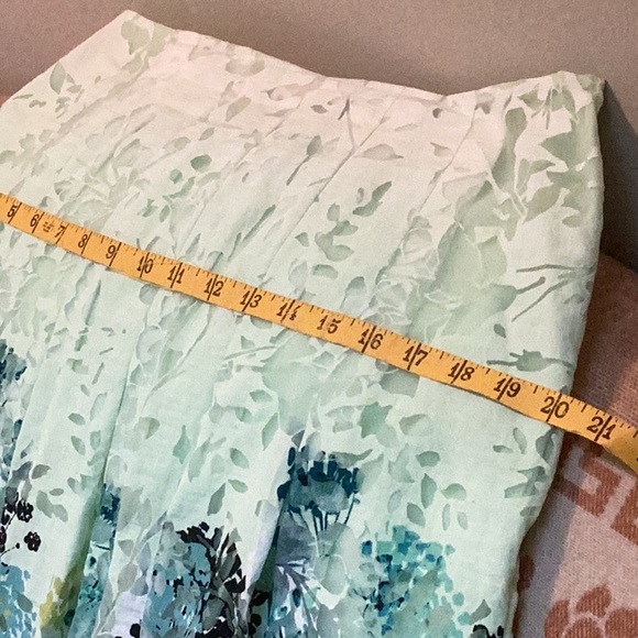 UNA  M&S lined skirt beautiful floral shades of green springtime colors size 12 - Picture 16 of 16